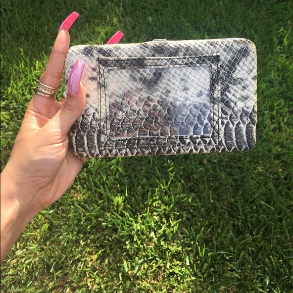 🙅🏻‍♀️SOLD OUT  Sssnake Skin Wallet 🐍 - Picture 3 of 3